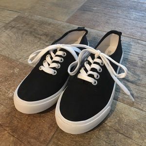 Old Navy Kid’s Black Sneaker